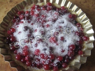 Песочный пирог с клюквой