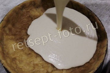 Песочный пирог с клюквой и творогом