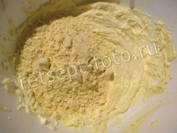 Песочный пирог с клубникой и творогом