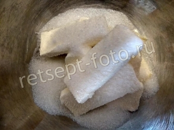 Песочный пирог с красной смородиной и крыжовником