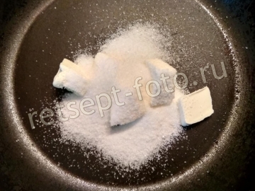 Песочный пирог с обжаренными яблоками