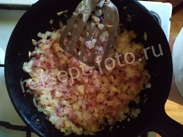 Песочный пирог с плавленым сыром и луком
