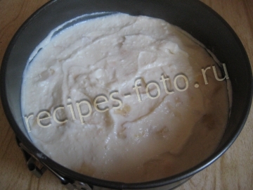 Песочный пирог с творогом и бананом
