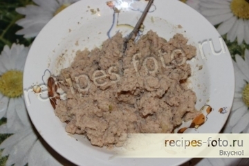 Пирог из готового слоеного теста с печеночным паштетом и сыром