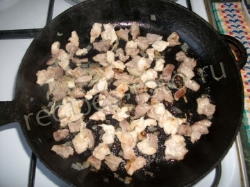 Пирог на кефире с курицей, грибами и сыром в духовке