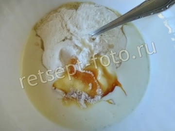 Пирог на сковороде с бананами и карамелью