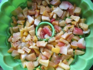 Пирог с айвой и яблоками
