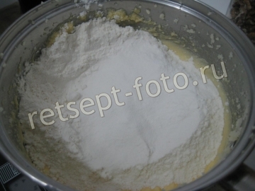 Пирог с черной смородиной
