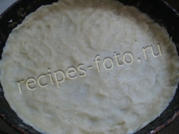 Пирог с грибами, сыром и сметанной заливкой