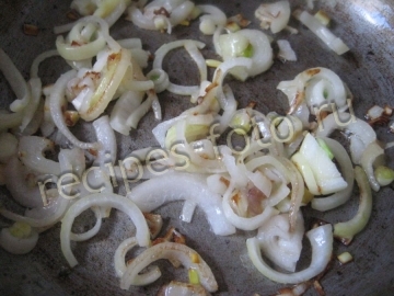 Пирог с грибами, сыром и сметанной заливкой