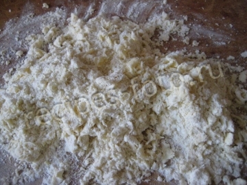 Пирог с грушами и карамелью