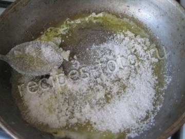 Пирог с грушами и карамелью