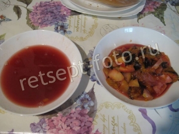 Пирог с яблоками, сливами и орехами без яиц и молока