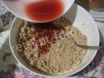 Пирог с яблоками, сливами и орехами без яиц и молока