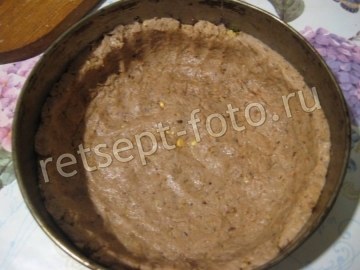 Пирог с яблоками, сливами и орехами без яиц и молока