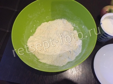 Пирог с яблоками на маргарине