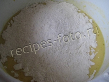 Пирог с клюквой и яблоками на кефире