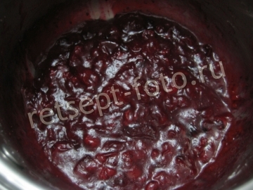 Пирог с клюквой и орехами