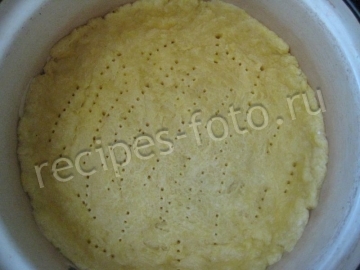 Пирог с клубникой и сметанной заливкой