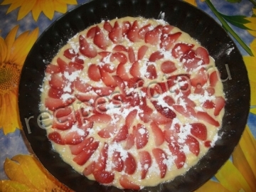 Пирог с клубникой на кефире