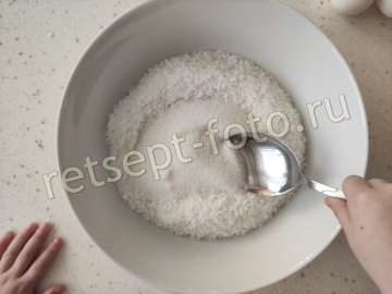 Пирог с кокосовой стружкой и сгущенкой