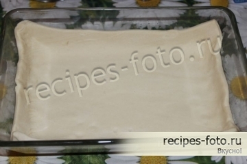 Пирог с курицей из готового слоеного теста