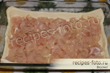 Пирог с курицей из готового слоеного теста