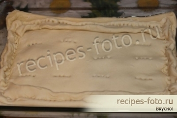 Пирог с курицей из готового слоеного теста