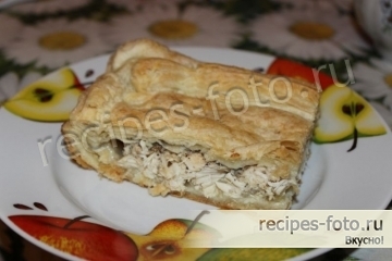 Пирог с курицей из готового слоеного теста