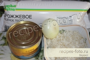 Пирог с рыбой и рисом из слоеного теста