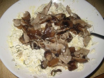 Пирог с творогом и грибами
