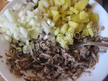 Пирог со шпротами и картошкой