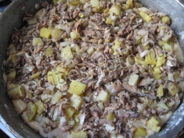 Пирог со шпротами и картошкой