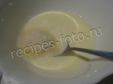 Пирог со сливами и заливкой