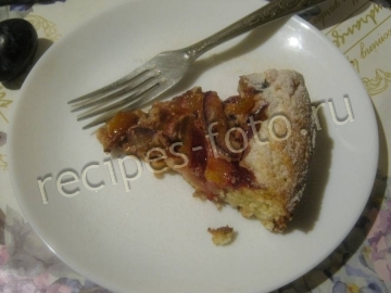 Пирог со сливами и заливкой