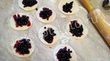 Пирожки с черникой в духовке