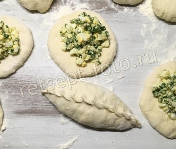 Пирожки с яйцом и луком в духовке
