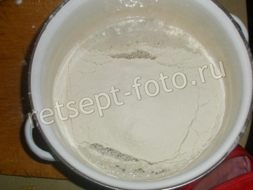 Пирожки с колбасой и сыром в духовке