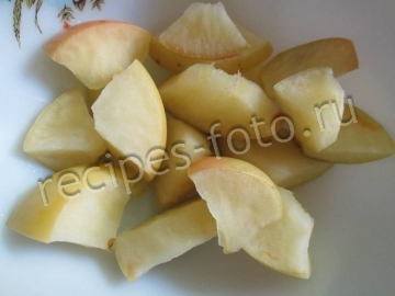 Пирожное из печенья с бананом и яблоком
