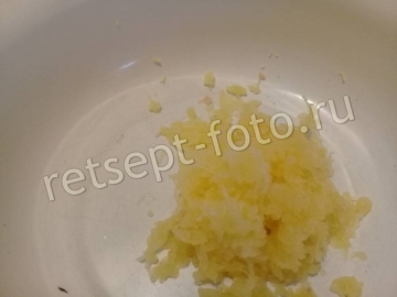 Пицца на кабачковом тесте на кефире с колбасой и сыром