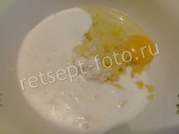 Пицца на кабачковом тесте на кефире с колбасой и сыром