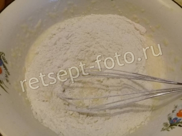 Пицца на кабачковом тесте на кефире с колбасой и сыром