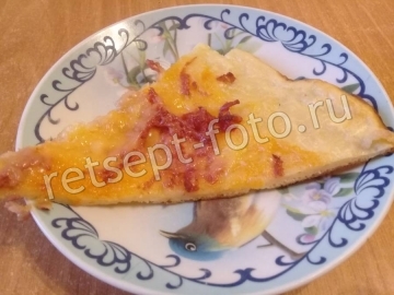 Пицца на кабачковом тесте на кефире с колбасой и сыром