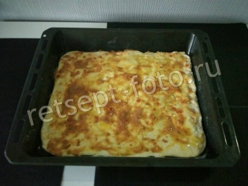 Пицца с яйцом и колбасой