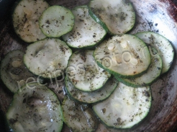 Пицца с кабачками и грибами на кефире