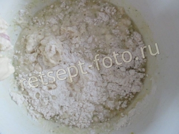 Пицца с кабачками и колбасой