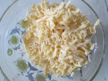 Пицца с кабачками и колбасой