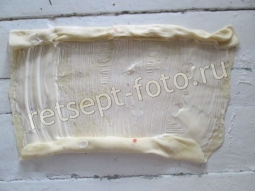Пицца с кабачками и колбасой
