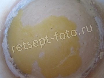 Пицца с колбасой, грибами и морковью
