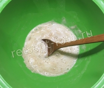 Пицца с колбасой, грибами и солеными огурцами на 23 февраля